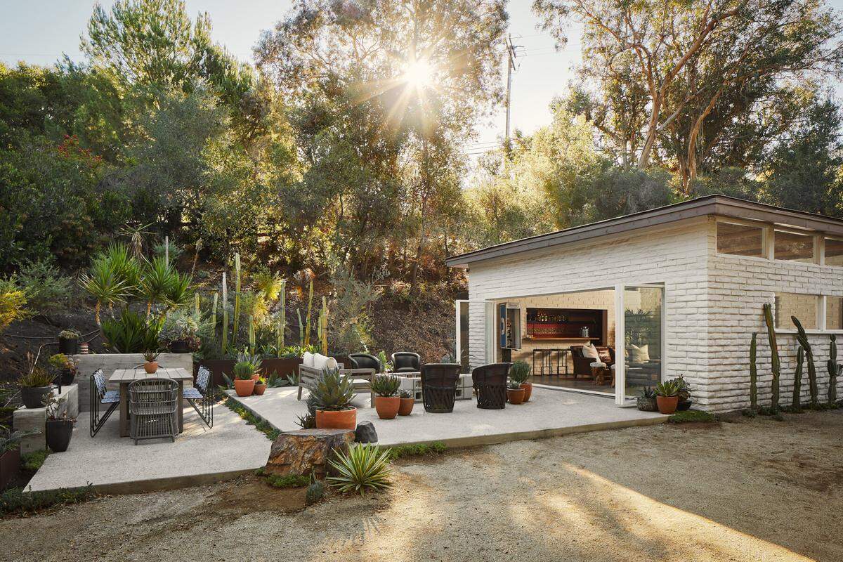 The cantina at the Cold Canyon Road residence in Calabasas, California.