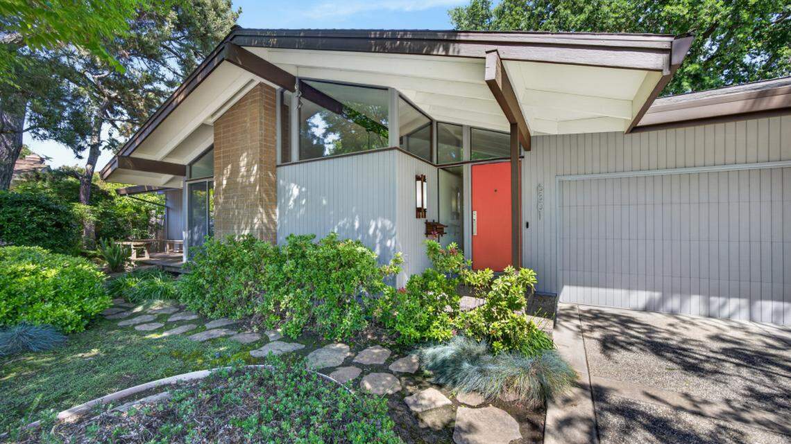 How one rare $900K South Land Park midcentury found a buyer in single weekend