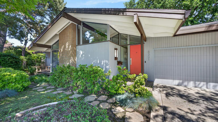 How one rare $900K South Land Park midcentury found a buyer in single weekend