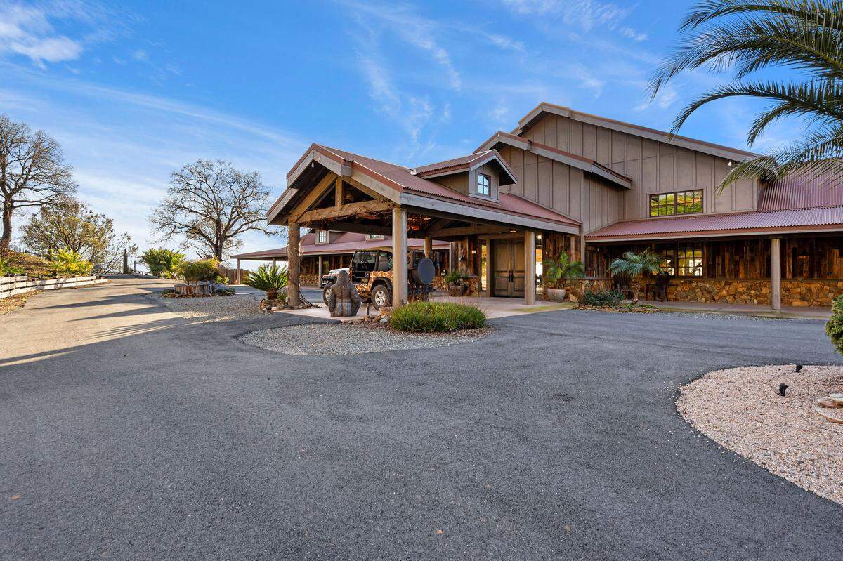 Oak Hill Preserve, a 137-acre estate near Ione, is listed for $5.1 million and includes a 6,500-square-foot lodge, plus guest bunkhouses and other overnight spaces designed for group getaways.