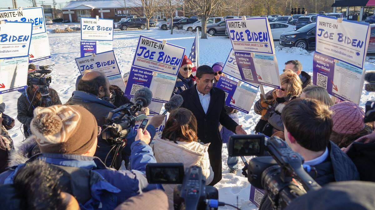 U.S. Rep. Ro Khanna, D-Santa Clara, meets with voters who are writing in President Joe Biden in the New Hampshire primary in January 2024. Khanna is now finding a new political voice in opposition to the Trump administration.