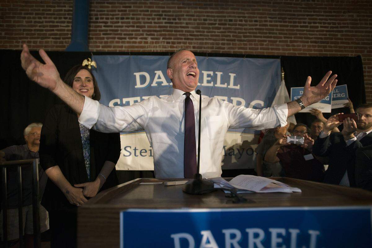 Sacramento mayoral candidate Darrell Steinberg and his wife Julie thank supporters at an election night event at Beatnik Studios on Tuesday, June 7, 2016. Steinberg defeated Councilwoman Angelique Ashby with 61% of the vote.