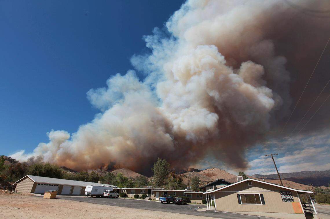 Smoke rises from a fire in Wofford Heights in August 2014. The same powerful desert gusts that attract wind surfers to Kern County’s Lake Isabella make the lakeside community of Wofford Heights particularly at risk for wildfire. So does the adjacent Sequoia National Forest, which has been plagued by drought and tree-killing beetles.