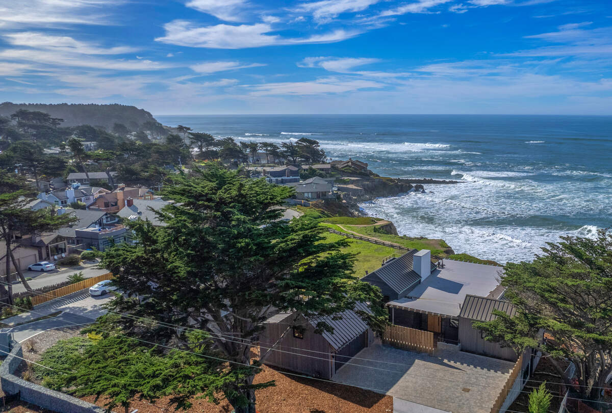 The home sits on Vallemar Bluffs.