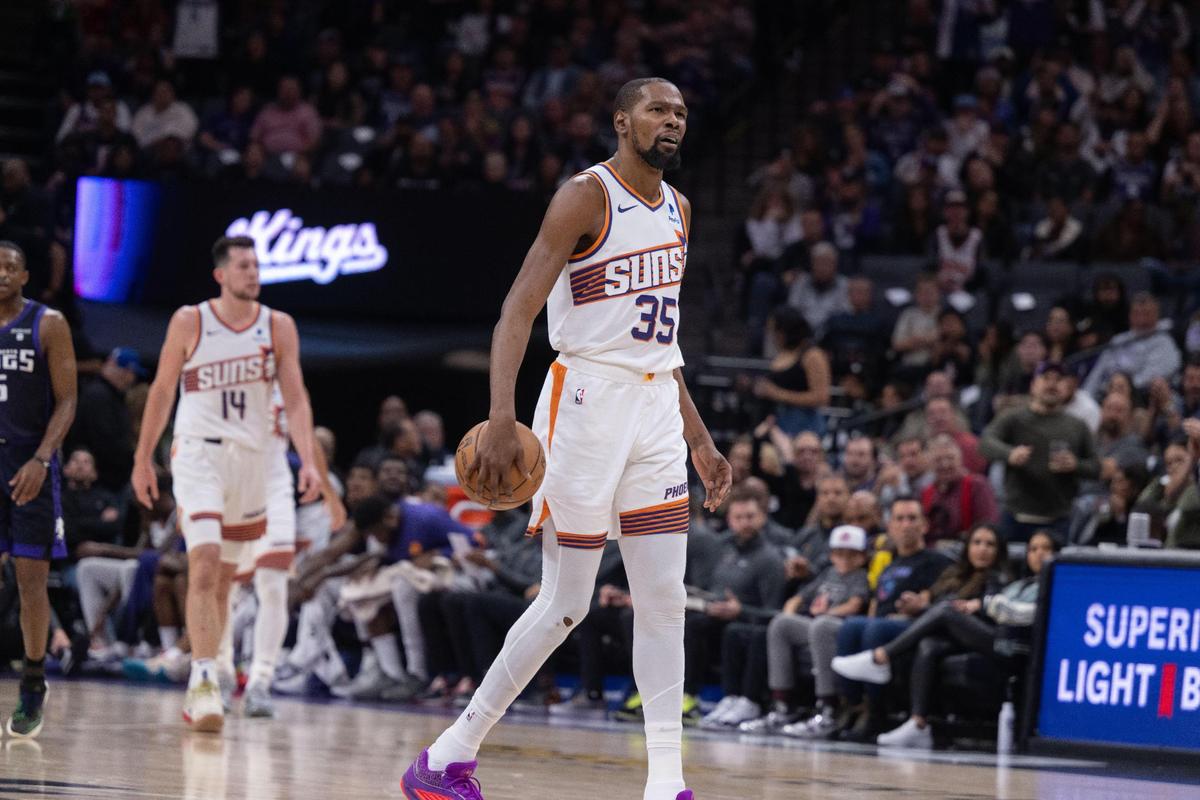 Phoenix Suns forward Kevin Durant (35) reacts to a technical foul call that followed a backcourt violation on Friday at Golden 1 Center.