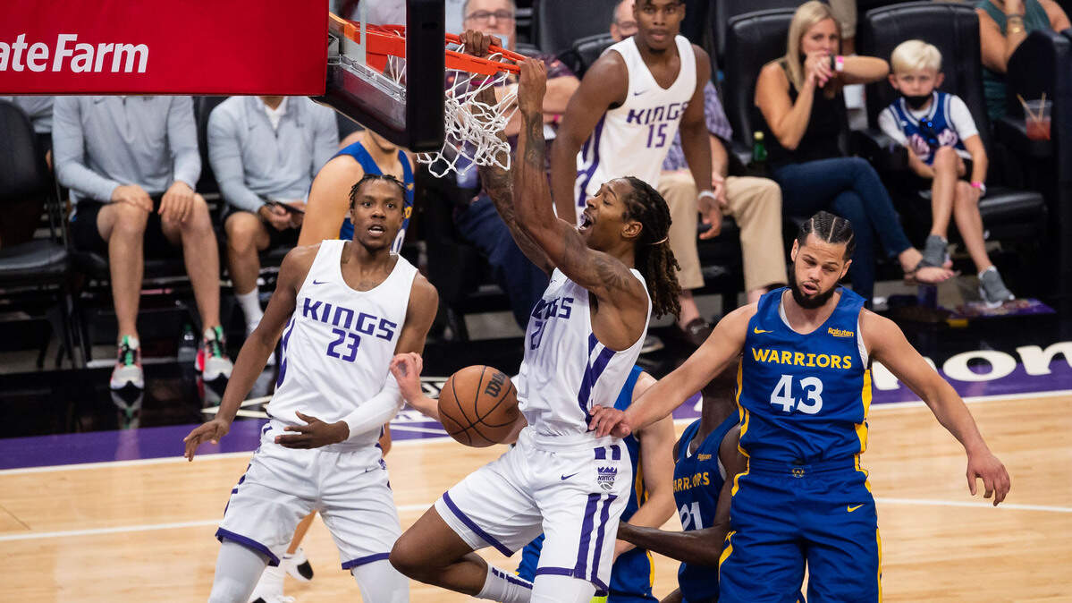 Sacramento Kings forward Emanuel Terry (26) dunks the ball against the Golden State Warriors during the first period of their NBA California Classic game Tuesday, Aug. 3, 2021, at Golden 1 Center in downtown Sacramento. The four-team, two-day format began Tuesday, featuring a double-header matchup each day with the Kings, Golden State Warriors, Los Angeles Lakers and Miami Heat.