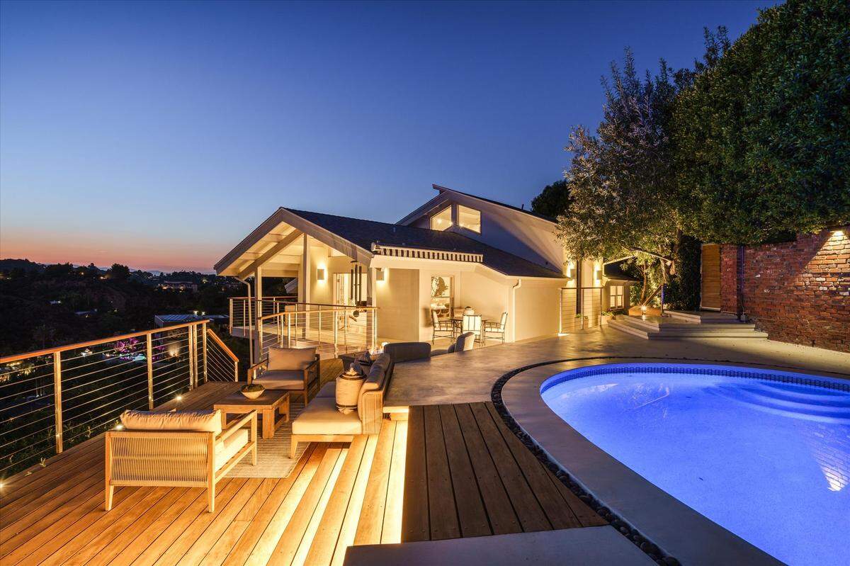 The pool and a view.