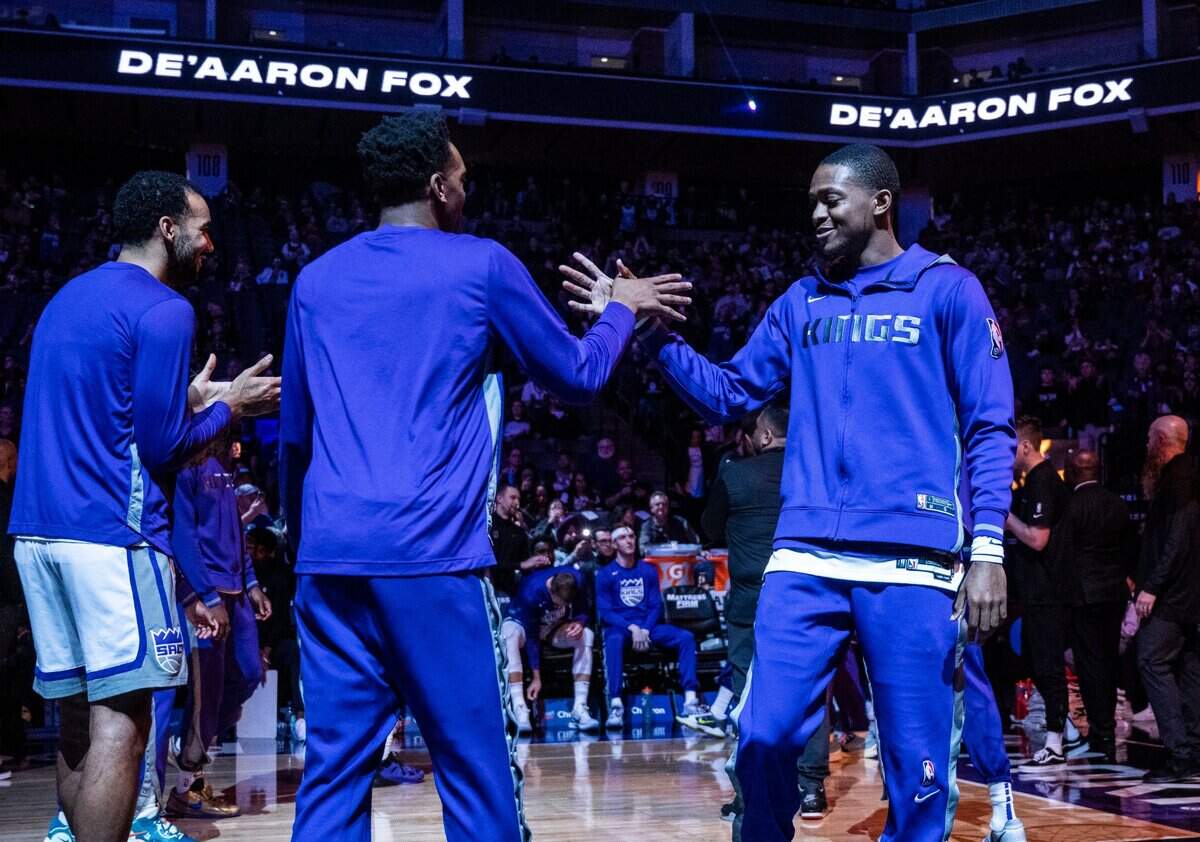The Sacramento Kings’ Malik Monk, center, greets De’Aaron Fox, right, before a game against the Chicago Bulls at Golden 1 Center in 2022.