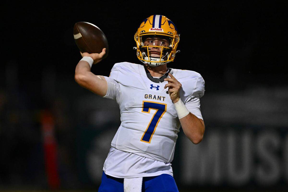 Grant quarterback Luke Alexander (7) throws a pass against De La Salle in the second quarter of their game at De La Salle High School in Concord on Friday.