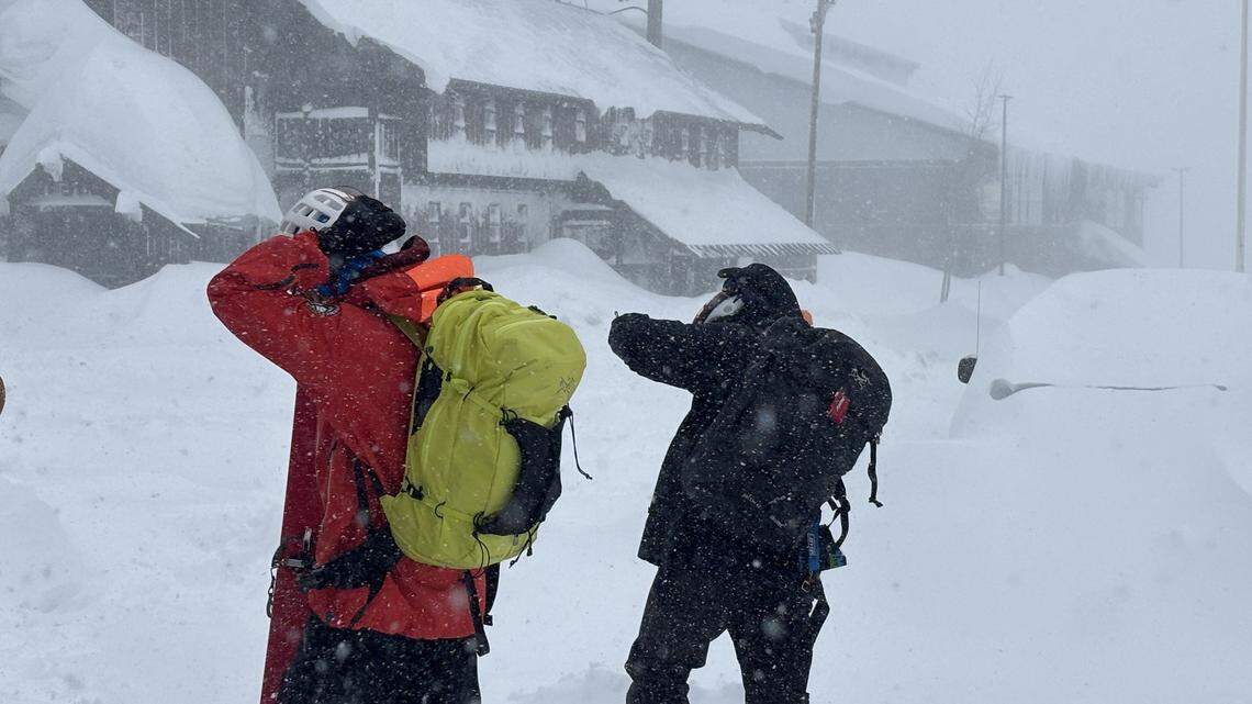 Search continues for 9 caught in CA avalanche after 6 rescued from Castle Peak