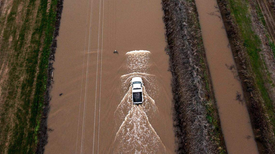 Live updates: Winter storm slams Northern California, two bodies found in flood waters