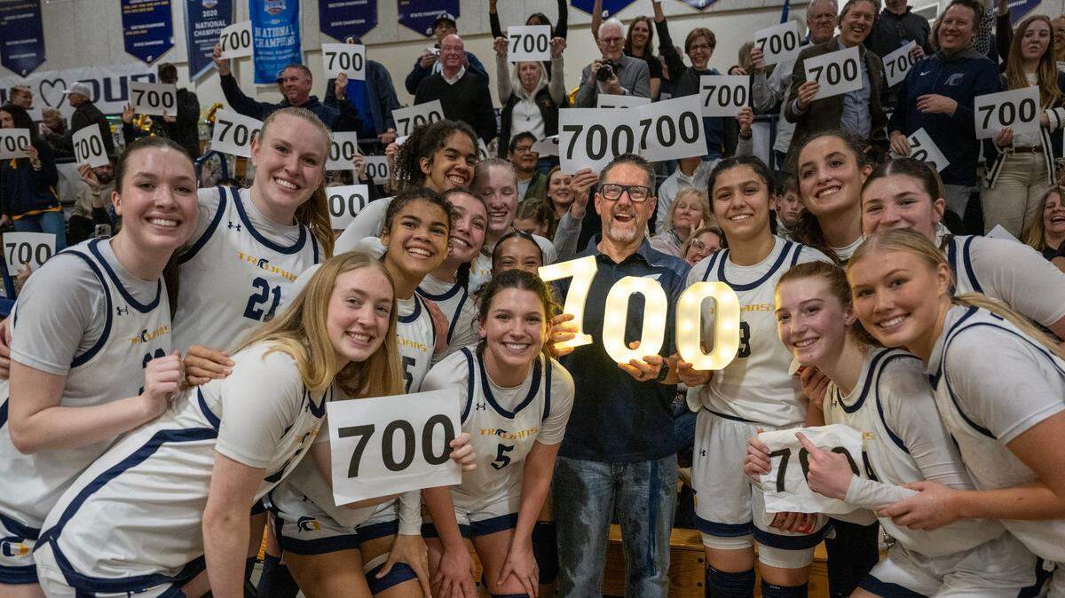 Oak Ridge Trojans head coach Stephen White celebrates his 700th win with his team on Feb. 7 after a 64-27 victory over the St. Francis Troubadours in El Dorado Hills.