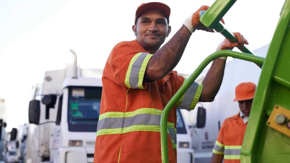 Sacramento Countyâs waste management team is looking to fill new openings and is holding a hiring event Friday and Saturday for many positions.