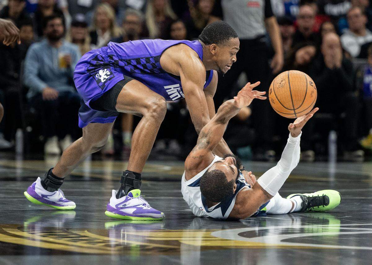Sacramento Kings guard De’Aaron Fox (5) loses the ball against Minnesota Timberwolves guard Mike Conley (10) during the Emirates NBA Cup game Friday, Nov. 15, 2024, at Golden 1 Center.
