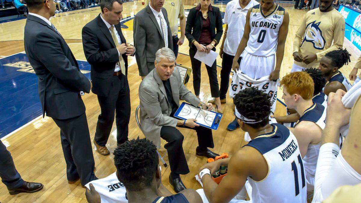 UC Davis men’s basketball coach Jim Les talks to the team in a timeout during a game against Cal Poly on Jan 7, 2017, in Davis. Aggies games will air on Sports KHTK 1140 for the first time this season.