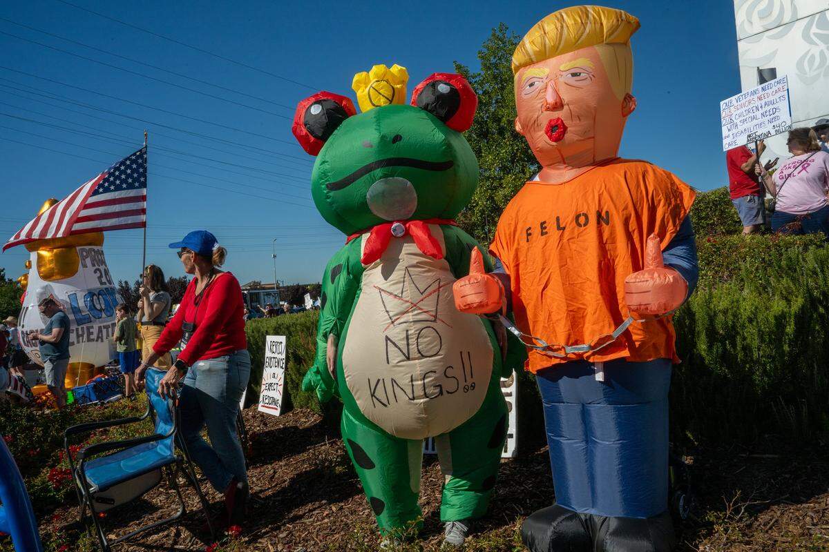 Yvette Matteoni, of Rocklin, posed as a frog next to a blow-up doll of President Donald Trump wearing a felon outfit during a ‘No Kings’ rally on Saturday, Oct. 18, 2025, in Roseville.