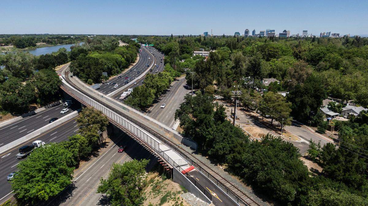 The bridge that carries the Del Rio Trail over Riverside Boulevard in Sacramento, photographed by drone in May, has never opened.