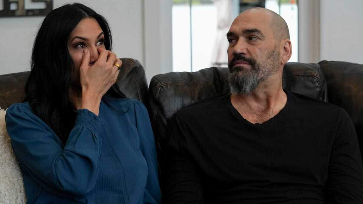 Former Sacramento Kings star Scot Pollard, right, comforts wife Dawn Pollard as they talk at their home in Carmel, Ind., in December about his heart transplant earlier in the year. 