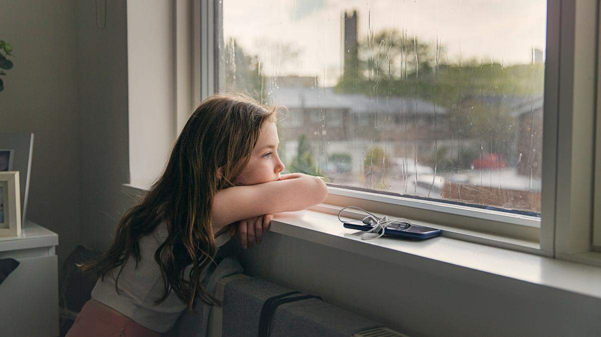 How young is too young for children to be left home alone? California has guidelines for parents.