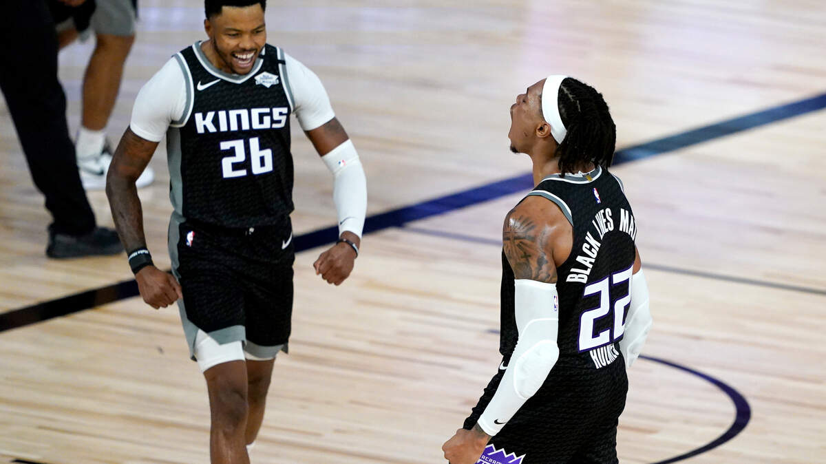 Sacramento Kings’ Kent Bazemore (26) and Richaun Holmes (22) react during the second half of an NBA basketball game against the New Orleans Pelicans Thursday, Aug. 6, 2020 in Lake Buena Vista, Fla. The Kings won 140-125. (AP Photo/Ashley Landis, Pool)