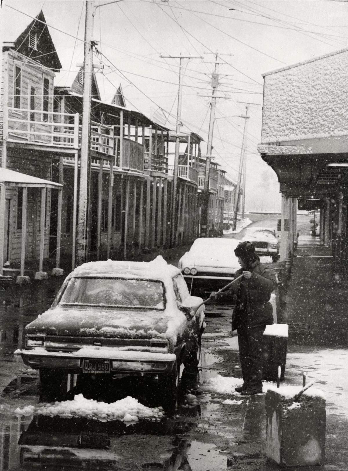 Dustin Marr sweeps accumulated snow from his car in Locke on Feb. 5, 1976.