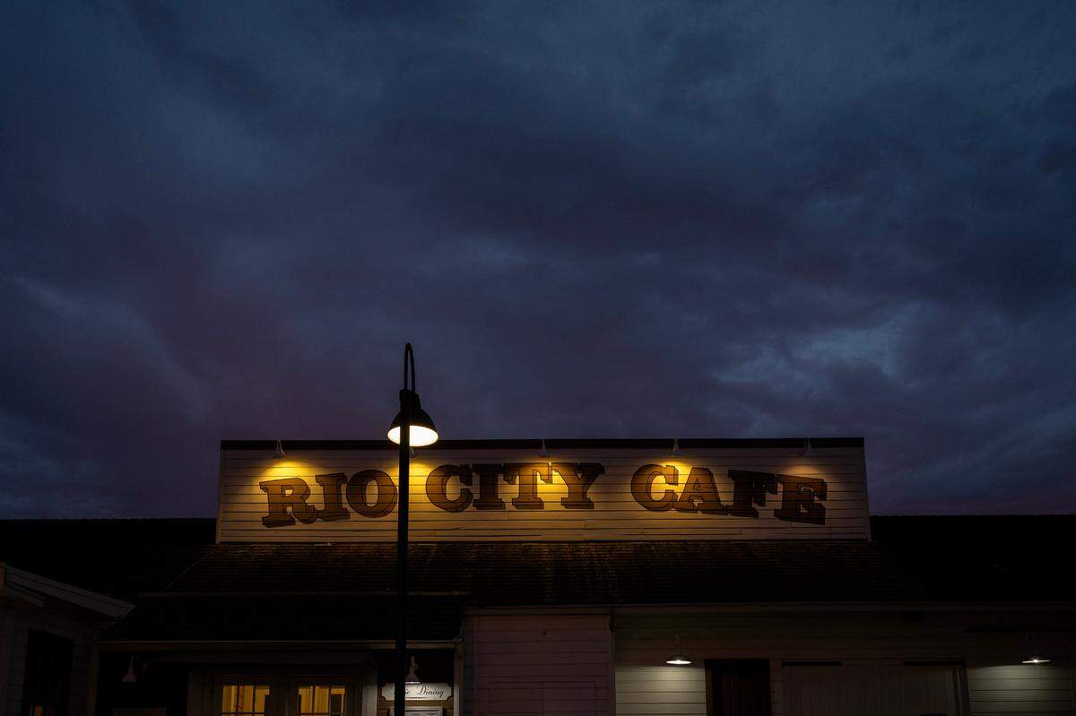 After 30 years, the Rio City Cafe in Old Sacramento is closing on Saturday.
