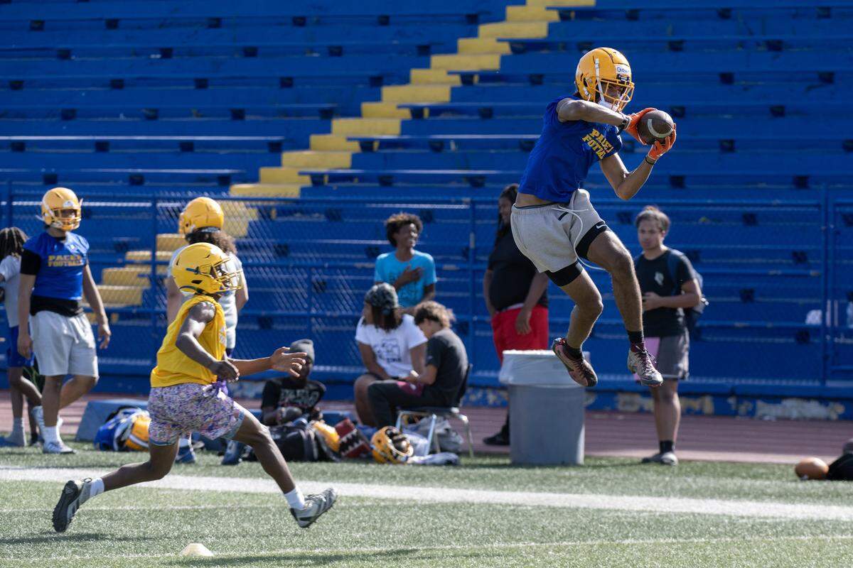 Grant Pacers tight end Zo Edwards catches a pass during during practice on campus in Del Paso Heights on Tuesday, July 29, 2025.