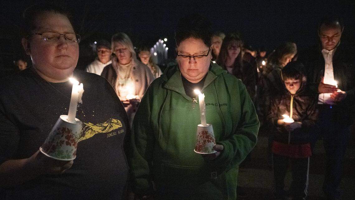 Hundreds of neighbors grieve Rancho Cordova mother, kids killed in murder-suicide