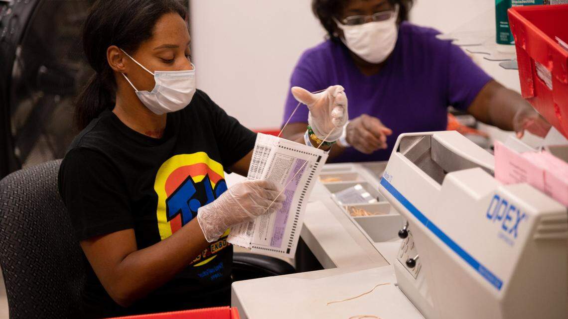 Here’s how to volunteer at polls in the 2022 general election for the Sacramento area