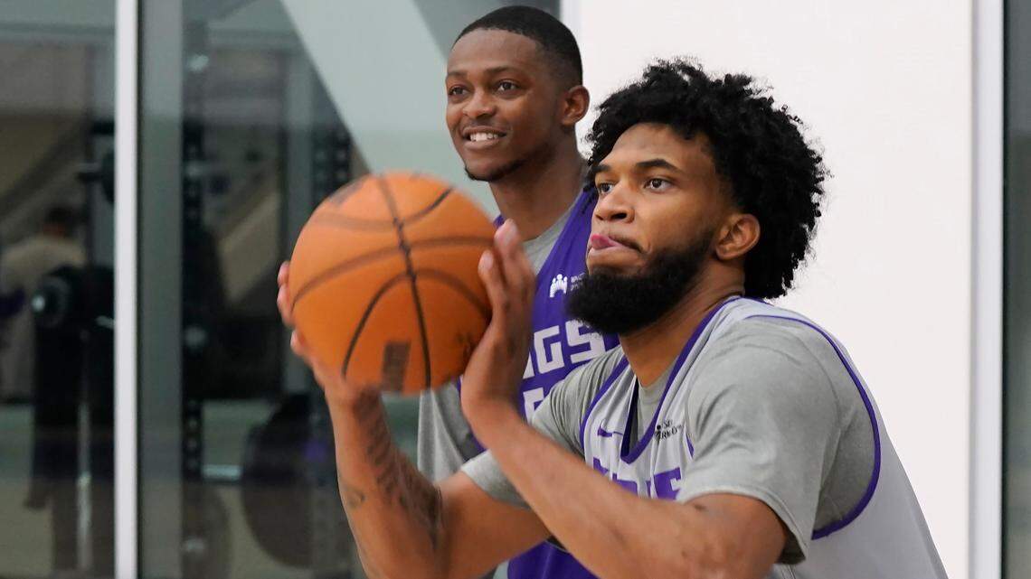 Sacramento Kings forward Marvin Bagley III, right, shoots as teammate, guard De’Aaron Fox, left, looks on during the Kings basketball training camp in Sacramento, Calif., Friday, Oct. 1, 2021. (AP Photo/Rich Pedroncelli)