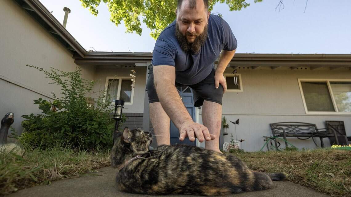 Postal carrier sprays Rancho Cordova resident’s cat in moment captured on video