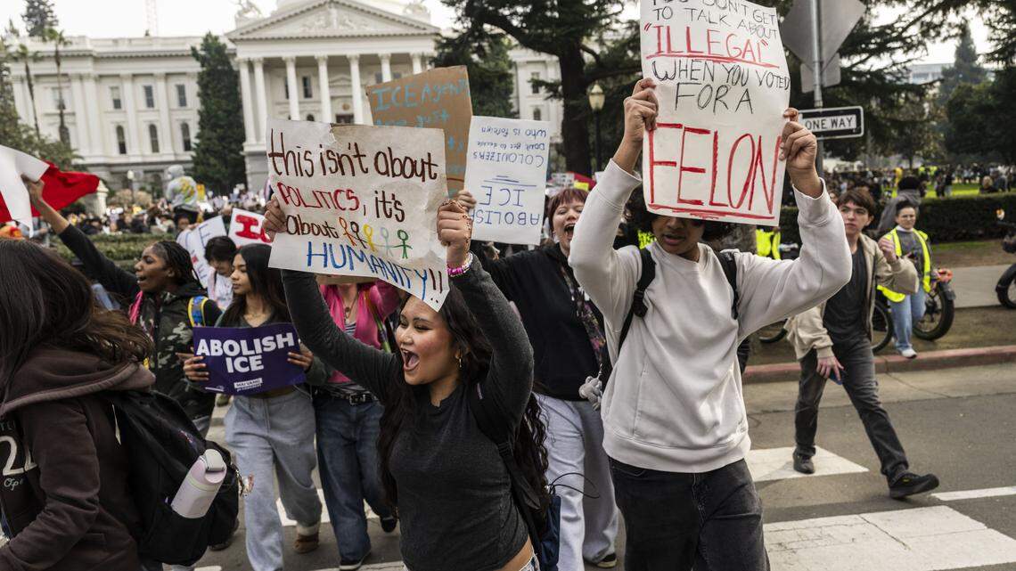 More than 1,000 Sacramento high school students walk out of class to protest ICE