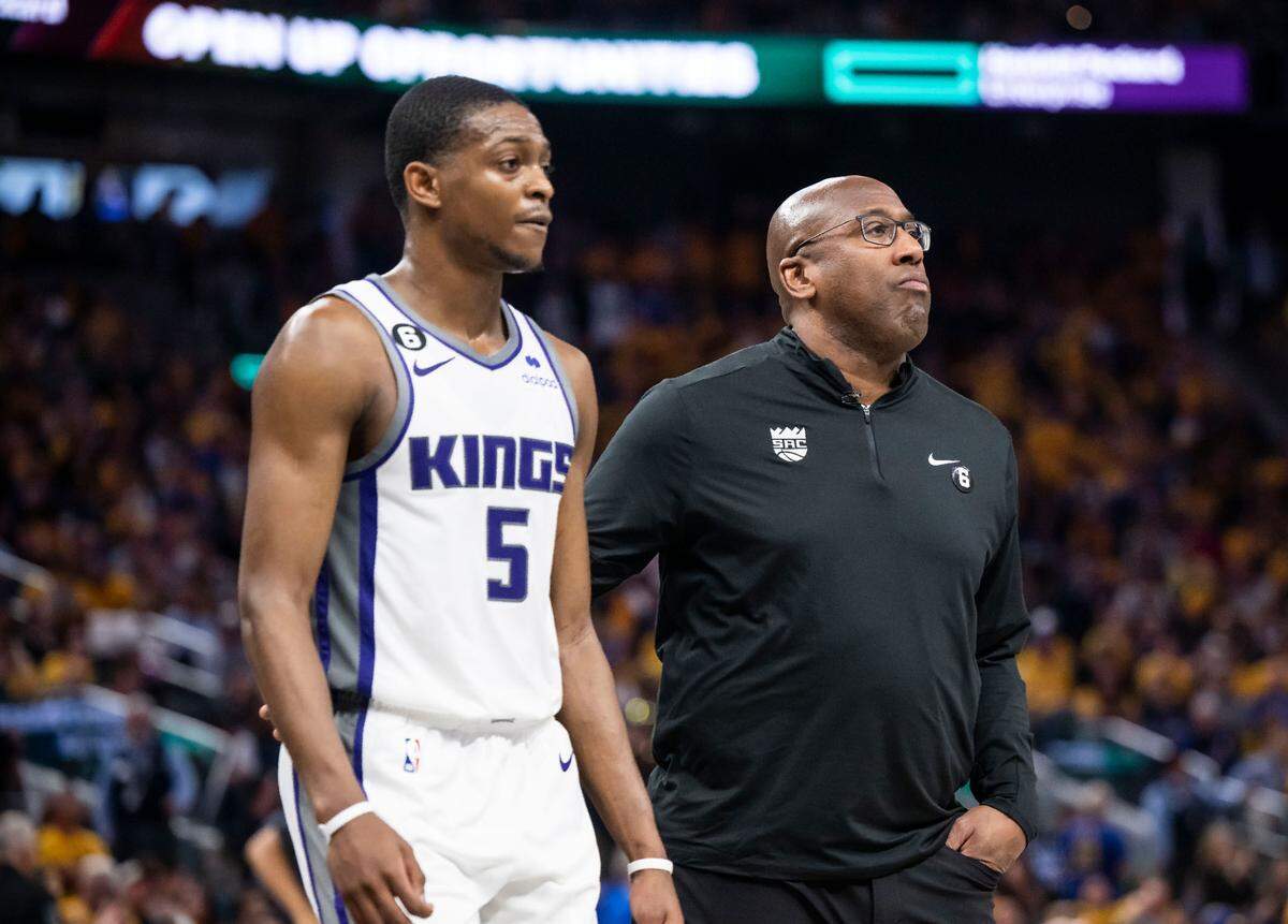 Sacramento Kings head coach Mike Brown puts his arm around guard De’Aaron Fox (5) as he heads in for a timeout during the second half against the Golden State Warriors in Game 3 of the first-round NBA playoff series at Chase Center in San Francisco on Thursday, April 20, 2023.