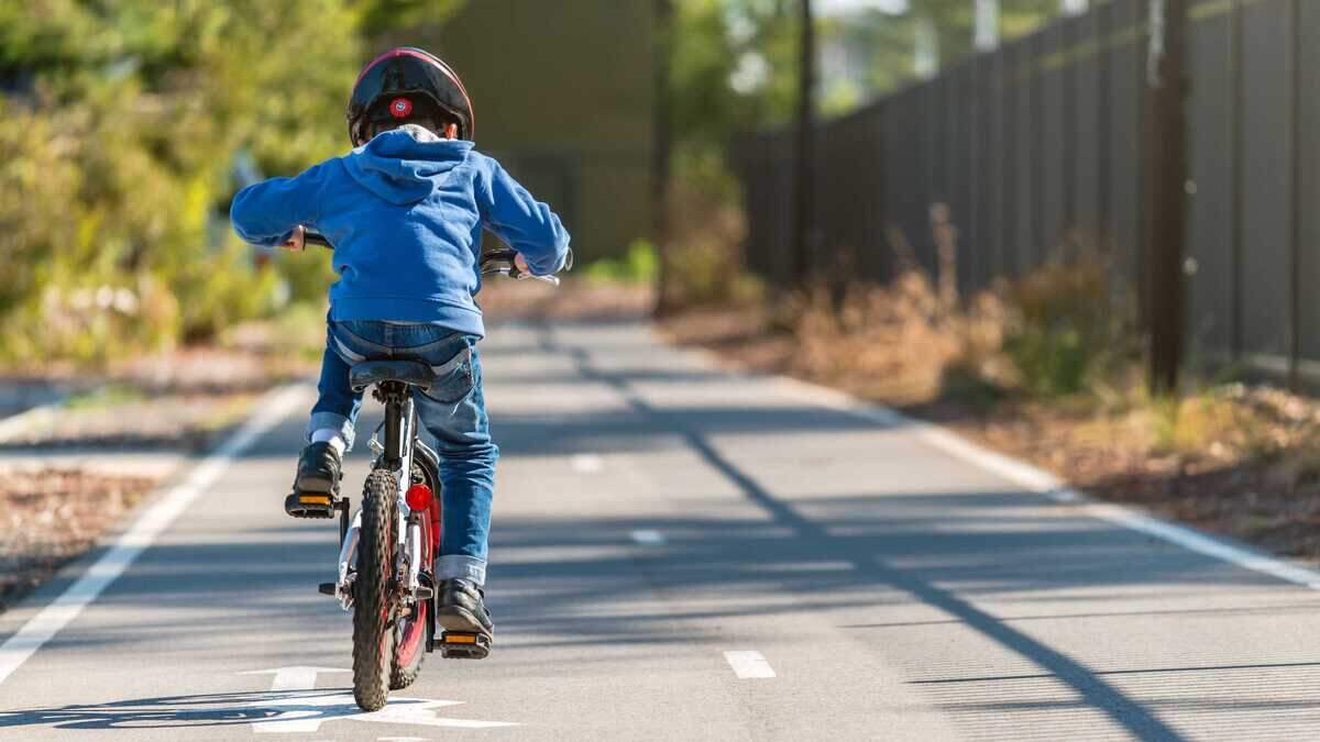 The Roseville City Council approved plans for a traffic garden on Oak Street near the roundabout that will create a scaled down, car-free street network where children and new bike riders can practice traffic safety before riding in traffic.