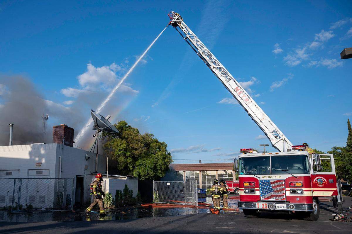 A firefighter on the aerial ladder works to put out a two-alarm commercial fire at 5060 Madison Avenue on Monday, May 2, 2022, in North Highlands. The fire started about 5:30 p.m. Firefighters were able to contain it to one building with no injuries reported, according to Capt. Parker Wilbourn, Sacramento Metro Fire.