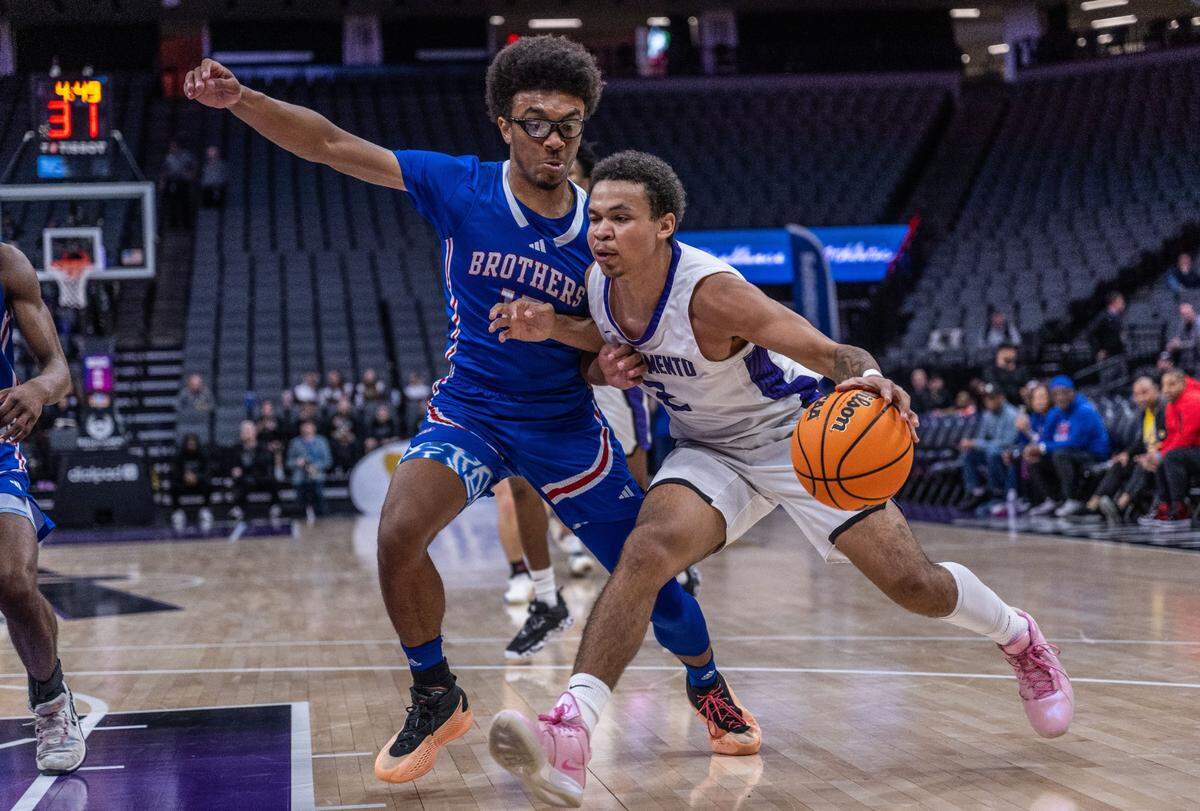 The Sacramento Dragons’ Sir Marius Jones (2) drives to the basket against Christian Brothers during 2024 the CIF Sac-Joaquin Section Division III boys basketball section championship game.
