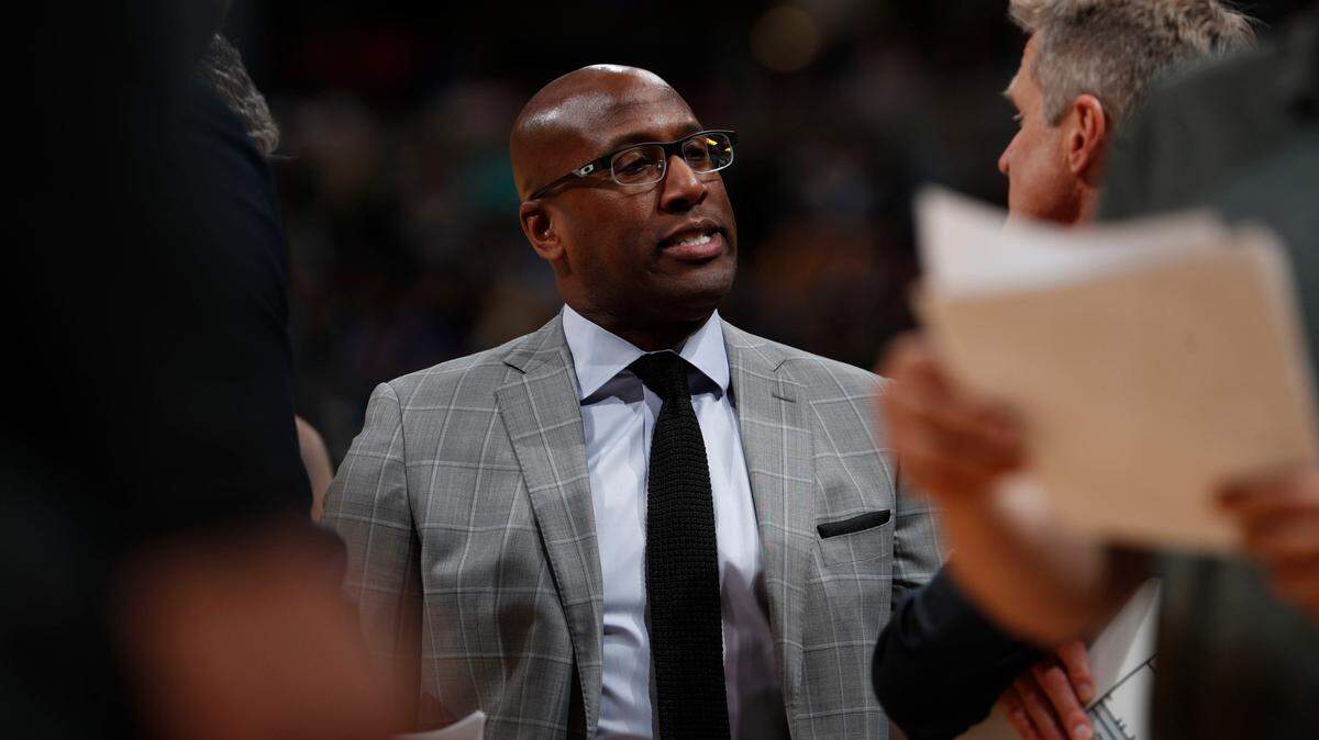 Golden State Warriors assistant coach Mike Brown in the first half of an NBA basketball game Saturday, Feb. 3, 2018, in Denver. (AP Photo/David Zalubowski)