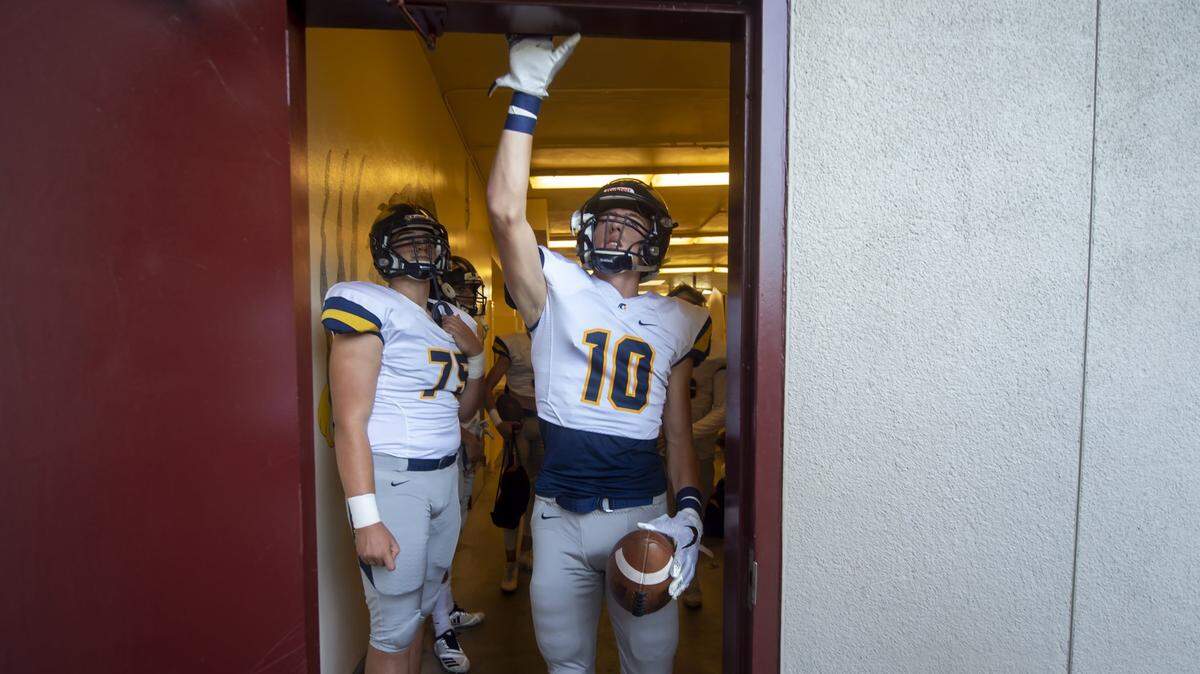 Junior quarterback Justin Lamson (10) and Oak Ridge are 3-0 and ranked No. 3 by The Bee.