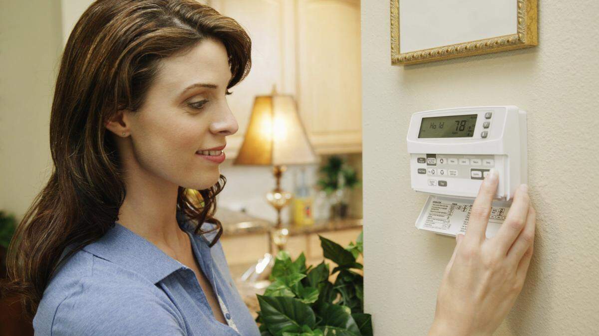 As Northern California moves further into the cold season with dropping temperatures and cloudy skies, residents are turning up their thermostats and turning on their lights for comfort. 