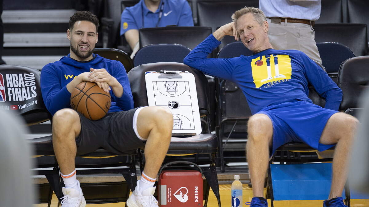 Golden State’s Klay Thompson, left, and coach Steve Kerr share a laugh during practice for the NBA Finals on Tuesday. Thompson has been hobbled by a hamstring injury.