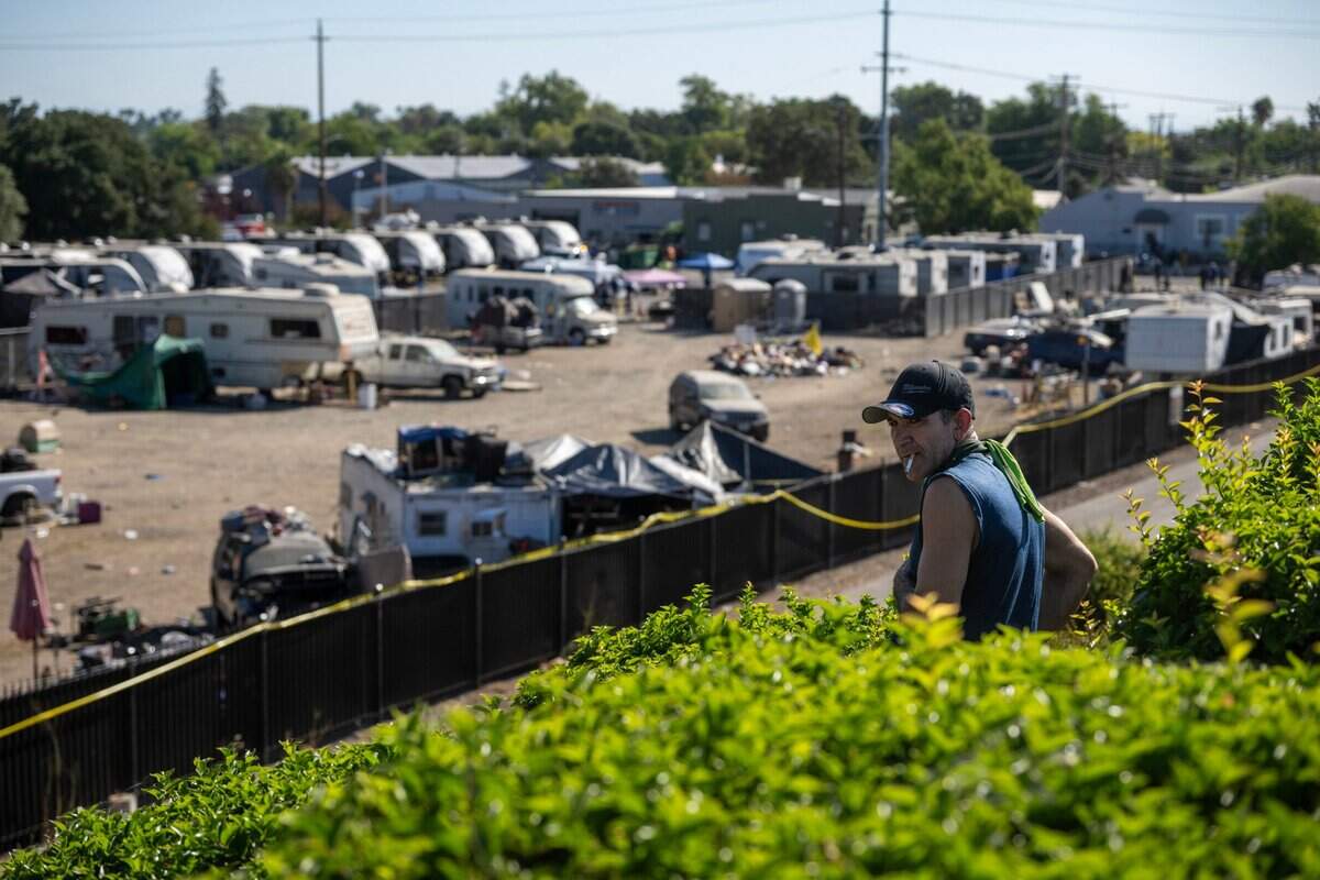 Dozens of Sacramento police officers, firefighters, and staffers from the city’s departments of community response, public works, code enforcement and animal control work to clear Camp Resolution on Monday. The deadline for a group of homeless people to vacate a city-owned lot had passed, and the city of Sacramento has sent a team to “begin the process of clearing and securing the site.”