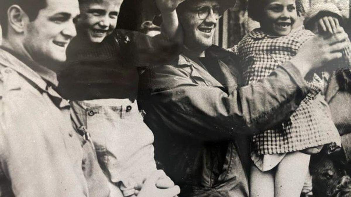 Gilbert Des Clos with an American soldier in 1944.