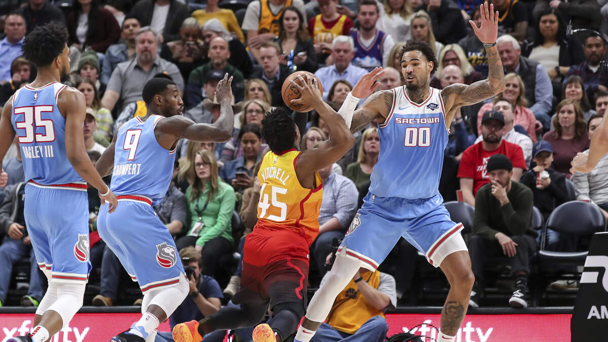 Donovan Mitchell, center, and the Utah Jazz fell to Willie Cauley-Stein (00) and the Kings on Wednesday in Salt Lake City.