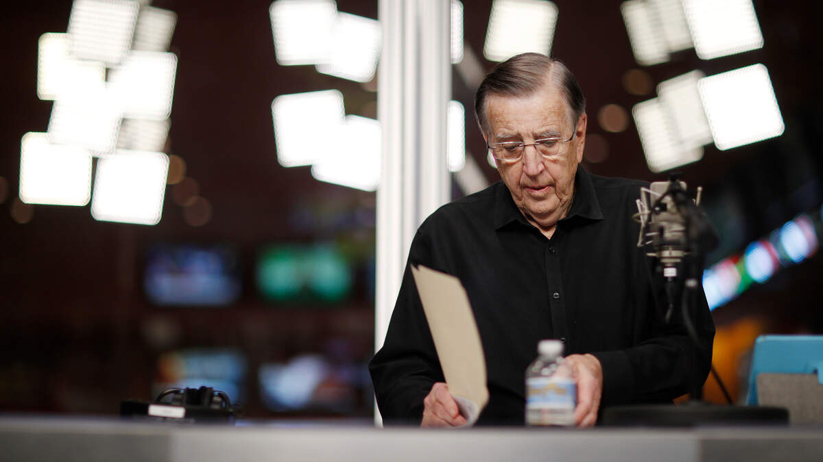 Longtime sports announcer Brent Musburger looks at notes during a broadcast about sports betting at a Las Vegas casino on Nov. 16, 2017. Musburger will take over at the Raiders' play-by-play radio voice this season.