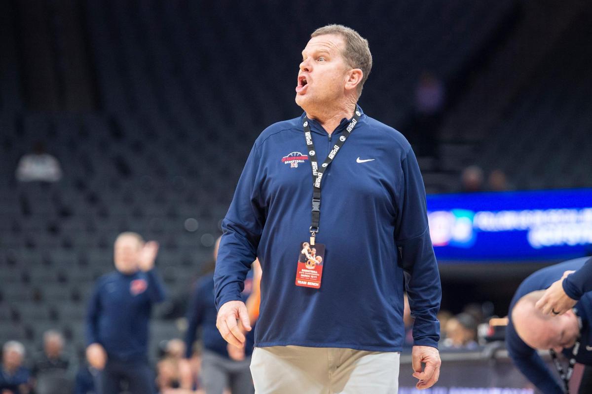 San Joaquin Memorial coach Brad Roznovsky calls a play for the team in the first half in the CIF State Division II Boys Basketball Championships on Saturday, March 11, 2023, at Golden 1 Center in Sacramento.