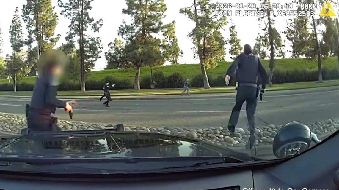 Video shows robbery suspect point fake gun before Sacramento police shot him