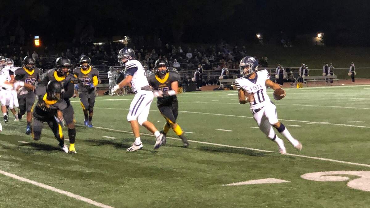 Vista del Lago’s Terrence Simon comes around the line during his team’s 33-14 win over Del Campo on Friday.