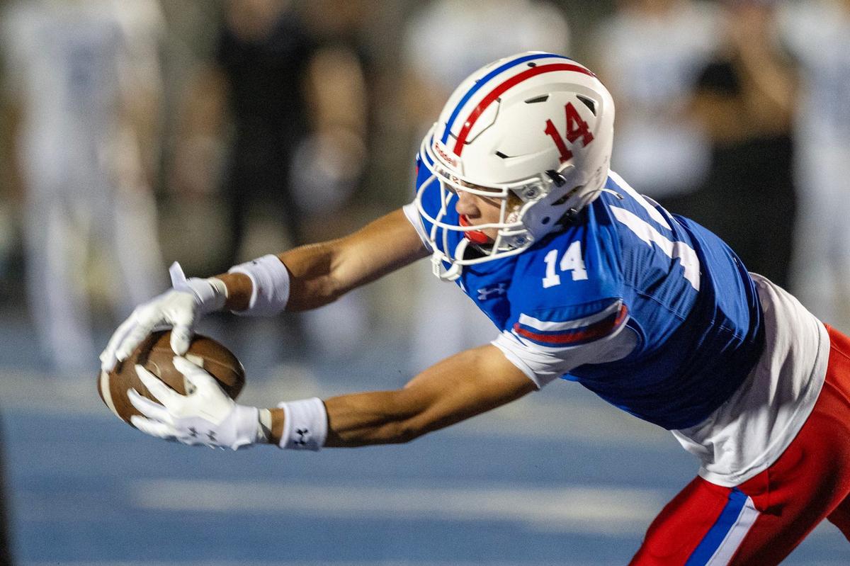 The Folsom Bulldogs’ Rob Larson (14) makes a catch in the second quarter in a game against the Rocklin Thunder on Friday at Folsom High School.