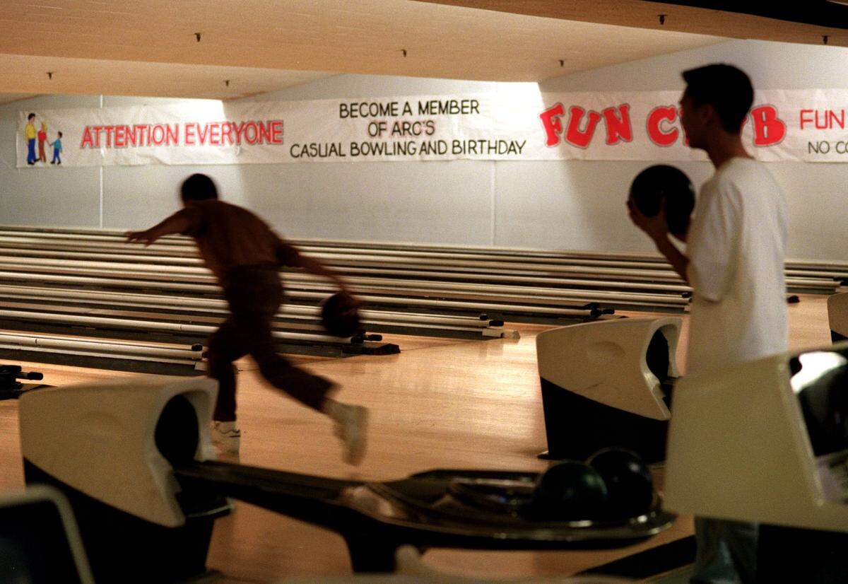 Bowlers hope for a strike at the Land Park Bowl on Freeport Blvd in 1997.