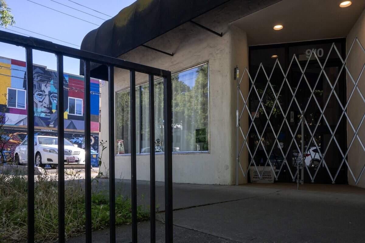 The building at 910 21st St., photographed earlier this month, once housed the offices of Dr. Harvey Thompson and Sandy Pomerantz, two of Sacramento’s most prominent physicians treating AIDS patients in the 1980s. The site, which later became the LGBT-themed bookstore The Open Book, is under consideration to be part of the proposed Lavender Heights Historic District.